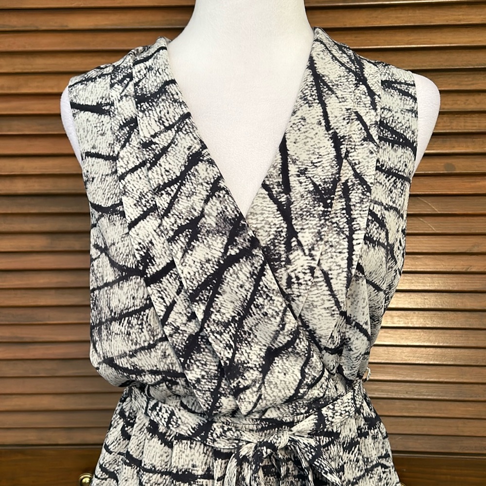 Forever 21 Sleeveless Faux Wrap Dress - Picture 2 of 7